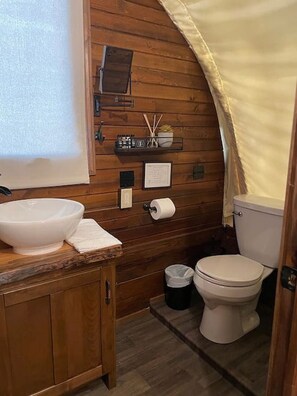 Hårføner og håndklær