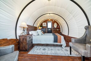 1 bedroom, travel cot, free WiFi, bed sheets