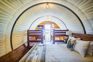 1 bedroom, travel crib, free WiFi, bed sheets - Outdoor Family Fun Wagon w/ 1 Queen Bed, 2 bunk beds, (Virgin)