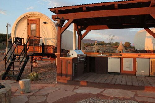 Outdoor Family Fun Wagon w/ 1 Queen Bed, 2 bunk beds,