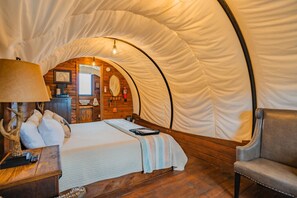 1 bedroom, travel cot, free WiFi, bed sheets - Unforgettable Western Wagon #35  w/ 1 King Bed, Gas Fire Pit and Gas BBQ Grill (Virgin)
