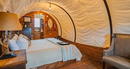 Unforgettable Western Wagon #35 w/ 1 King Bed, Gas Fire Pit and Gas BBQ Grill