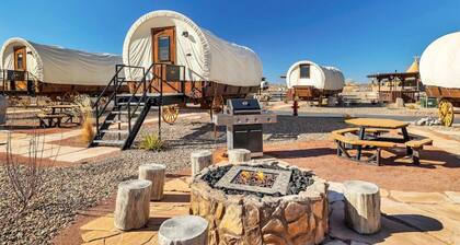 Unforgettable Western Wagon #35 w/ 1 King Bed, Gas Fire Pit and Gas BBQ Grill