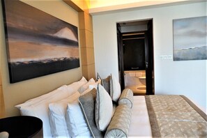 City Studio (Burj View) | Iron/ironing board, free WiFi -  SuperHost - Downtown Premium Studio With Burj Khalifa View I Address Dubai Mall (Dubai)