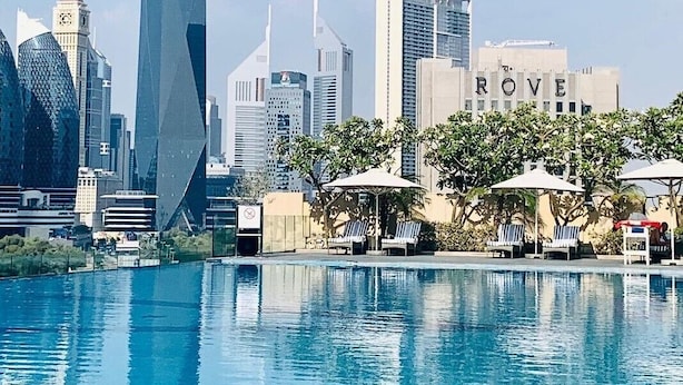 Outdoor pool - SuperHost - Address Dubai Mall - Fancy Studios (Dubai)