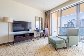 プレミアム スタジオ (Cozy - Burj View) | リビング エリア | 45 インチのLED テレビ (ケーブル放送視聴可)、テレビ