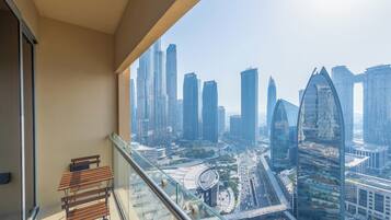 Deluxe Studio, 1 King Bed, Non Smoking, City View | Balcony