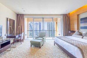 Studio Prestige (Cozy - Burj View) | Décor unique, ameublement unique, fer et planche à repasser