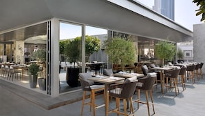 Restaurant - SuperHost- Spacious 1 BR In Address Dubai Mall (Dubai)