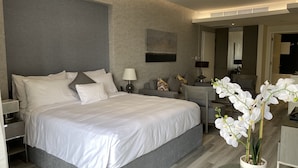 Studio (Burj View) | Iron/ironing board, WiFi (free) - SuperHost- Studio with Burj View in Address Dubai Mall (Dubai)