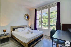 2 chambres, fer et planche à repasser, Wi-Fi gratuit, draps fournis