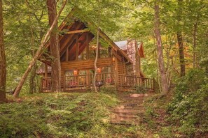 Exterior - Ocoee Log Cabin steps from Ocoee in resort village (Benton)