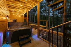 Outdoor spa tub - Heavenly Pines - Rustic Getaway w/Hot Tub (Helen)