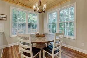 Dining - Heavenly Pines - Rustic Getaway w/Hot Tub (Helen)