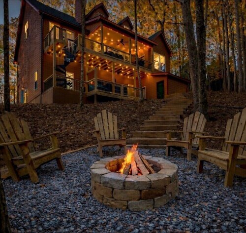 Heavenly Pines - Rustic Getaway w/Hot Tub