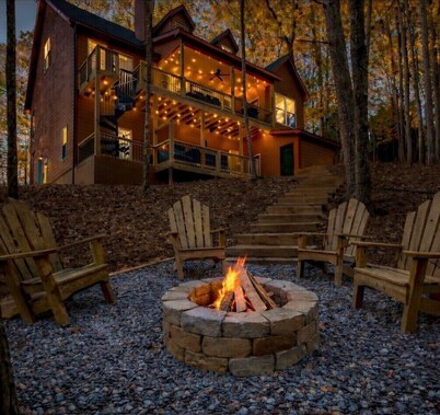 Heavenly Pines| Rustic Getaway w/ Hot Tub
