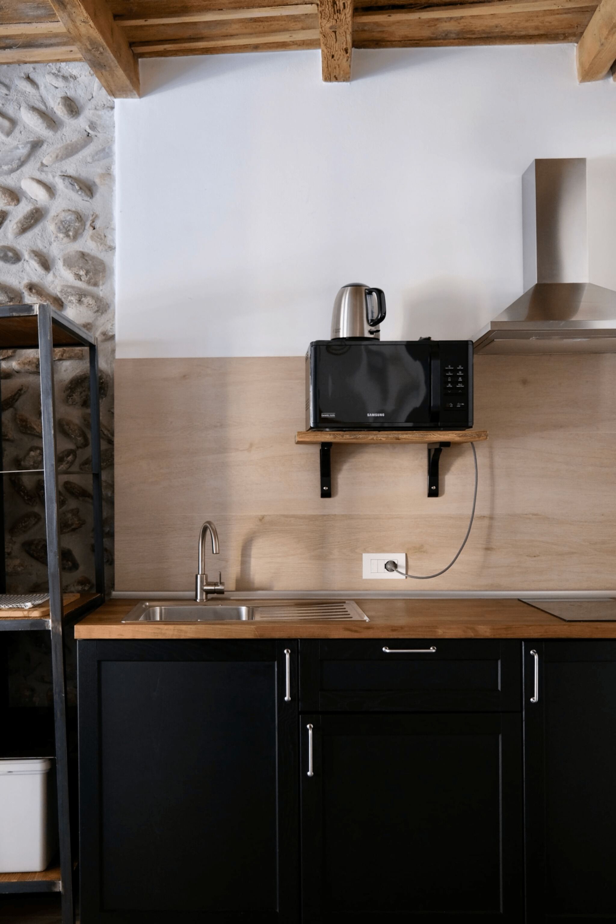 Kühlschrank, Mikrowelle, Toaster, Kochgeschirr/Geschirr/Besteck