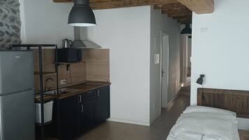 1 bedroom, travel cot, free WiFi, bed sheets