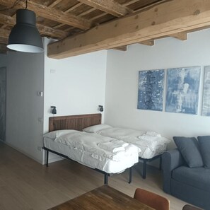 1 chambre, lit parapluie, Wi-Fi gratuit, draps fournis