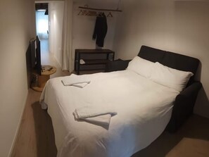 1 Schlafzimmer, Reisekinderbett, kostenloses WLAN, Bettwäsche