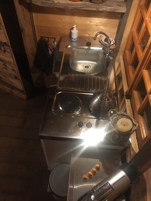 Fridge, microwave, oven, stovetop - 5 minutes from the ski slopes, lovely wooden mazot for unforgettable moments. (Les Carroz d'Arâches)