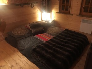 1 bedroom - 5 minutes from the ski slopes, lovely wooden mazot for unforgettable moments. (Les Carroz d'Arâches)