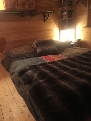 1 bedroom - 5 minutes from the ski slopes, lovely wooden mazot for unforgettable moments. (Les Carroz d'Arâches)