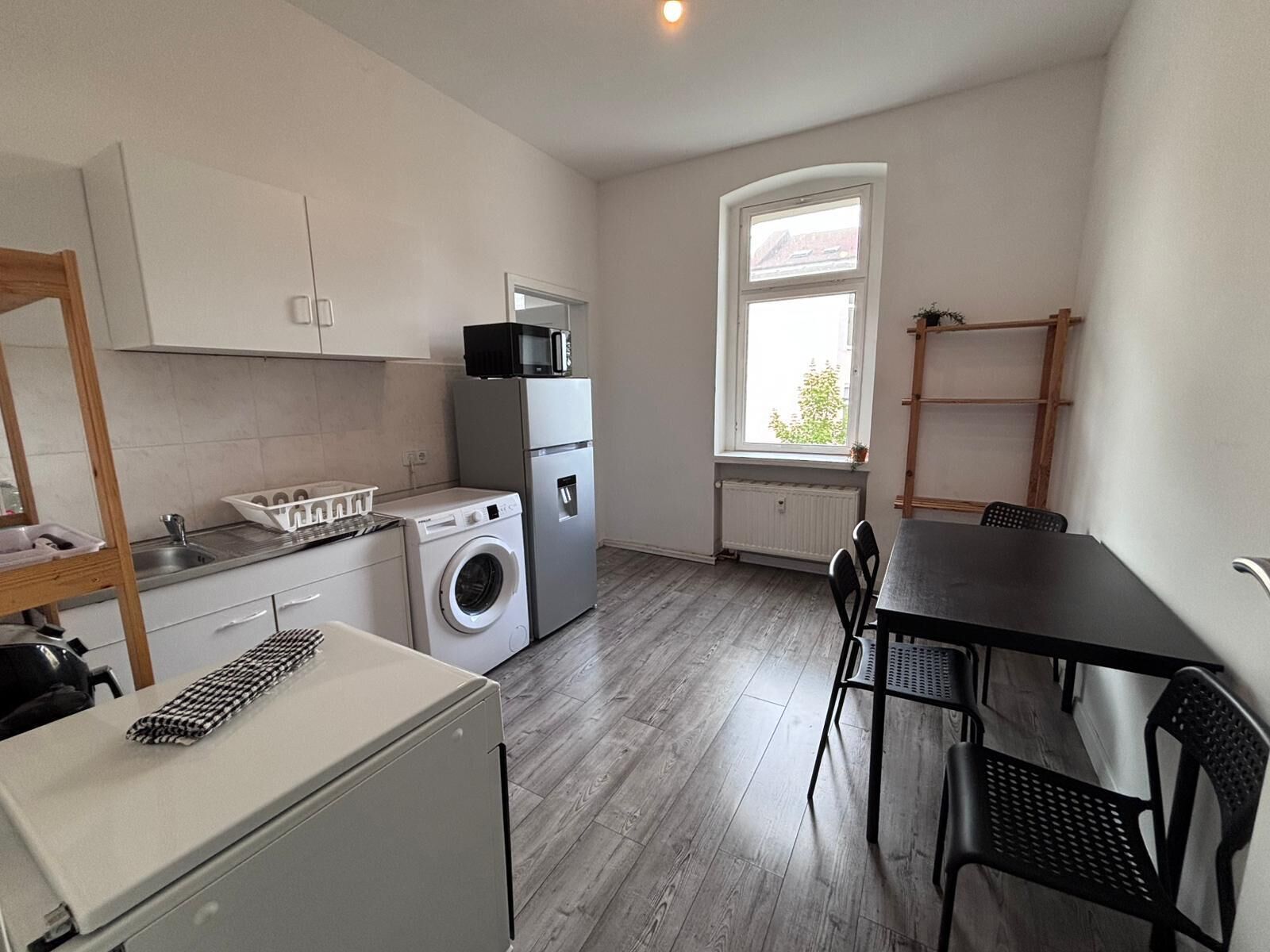 Frigorifero, forno, piano cottura, tostapane