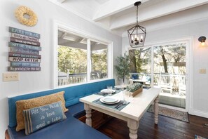 Dining - Lake Retreat – Spa, AC, Fenced Yard, Walk to Lake! (Lake Arrowhead)