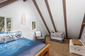 3 bedrooms, desk, iron/ironing board, travel cot - Lake Retreat – Spa, AC, Fenced Yard, Walk to Lake! (Lake Arrowhead)