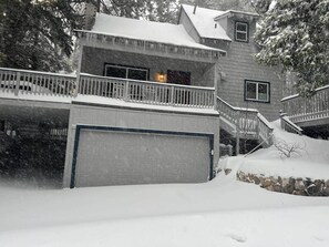 Exterior - Lake Retreat – Spa, AC, Fenced Yard, Walk to Lake! (Lake Arrowhead)