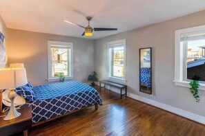 1 bedroom, desk, iron/ironing board, WiFi