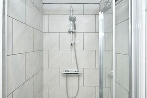 Ferienhaus, eigenes Bad | Badezimmer