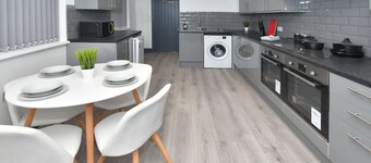 Townhouse @ 24 Brunswick Place Stoke