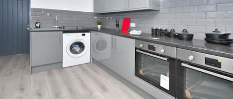 House, Private Bathroom | Shared kitchen