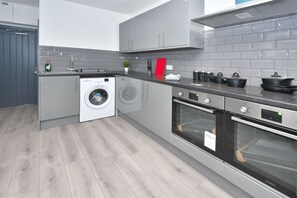 Nhà, phòng tắm riêng | Bếp chung