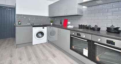 Townhouse @ 24 Brunswick Place Stoke