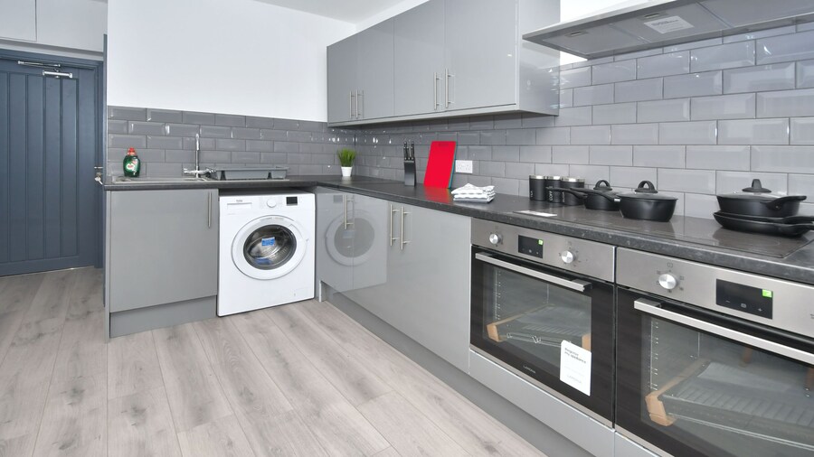 Townhouse @ 24 Brunswick Place Stoke