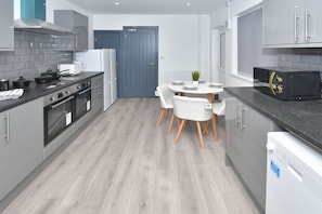 House, Private Bathroom | Interior - Townhouse @ 24 Brunswick Place Stoke (Stoke-on-Trent)