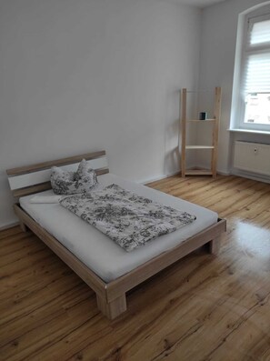 3 bedrooms, iron/ironing board, free WiFi, bed sheets - flat for 5 ★ in Zeitz close to Gera & Altenburg ★ (Zeitz)