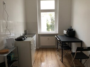 Fridge, oven, stovetop, toaster - flat for 5 ★ in Zeitz close to Gera & Altenburg ★ (Zeitz)
