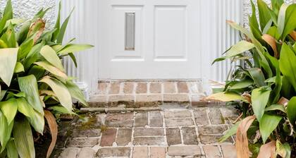 3BDR Eclectic Apartment - For Families - Quiet - just walk to Tulane University