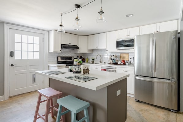 Fridge, microwave, oven, dishwasher