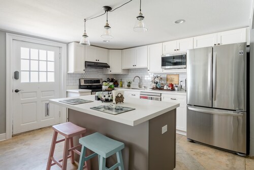 3BDR Eclectic Apartment - For Families - Quiet -  just walk to Tulane University