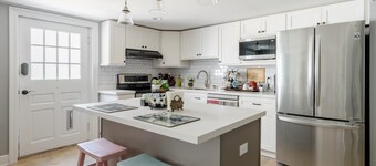 3BDR Eclectic Apartment - For Families - Quiet -  just walk to Tulane University