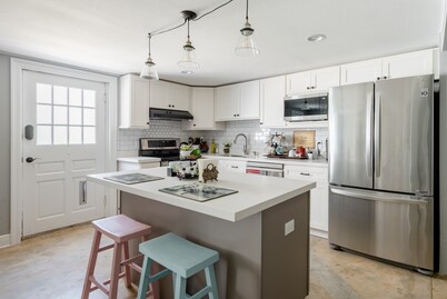 3BDR Eclectic Apartment - For Families - Quiet -  just walk to Tulane University