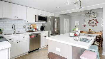 Frigorifero, microonde, forno, lavastoviglie