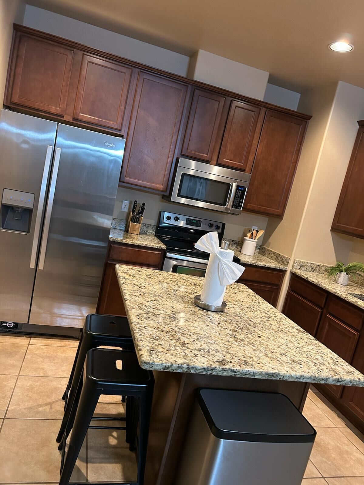 Fridge, oven, dishwasher, coffee/tea maker