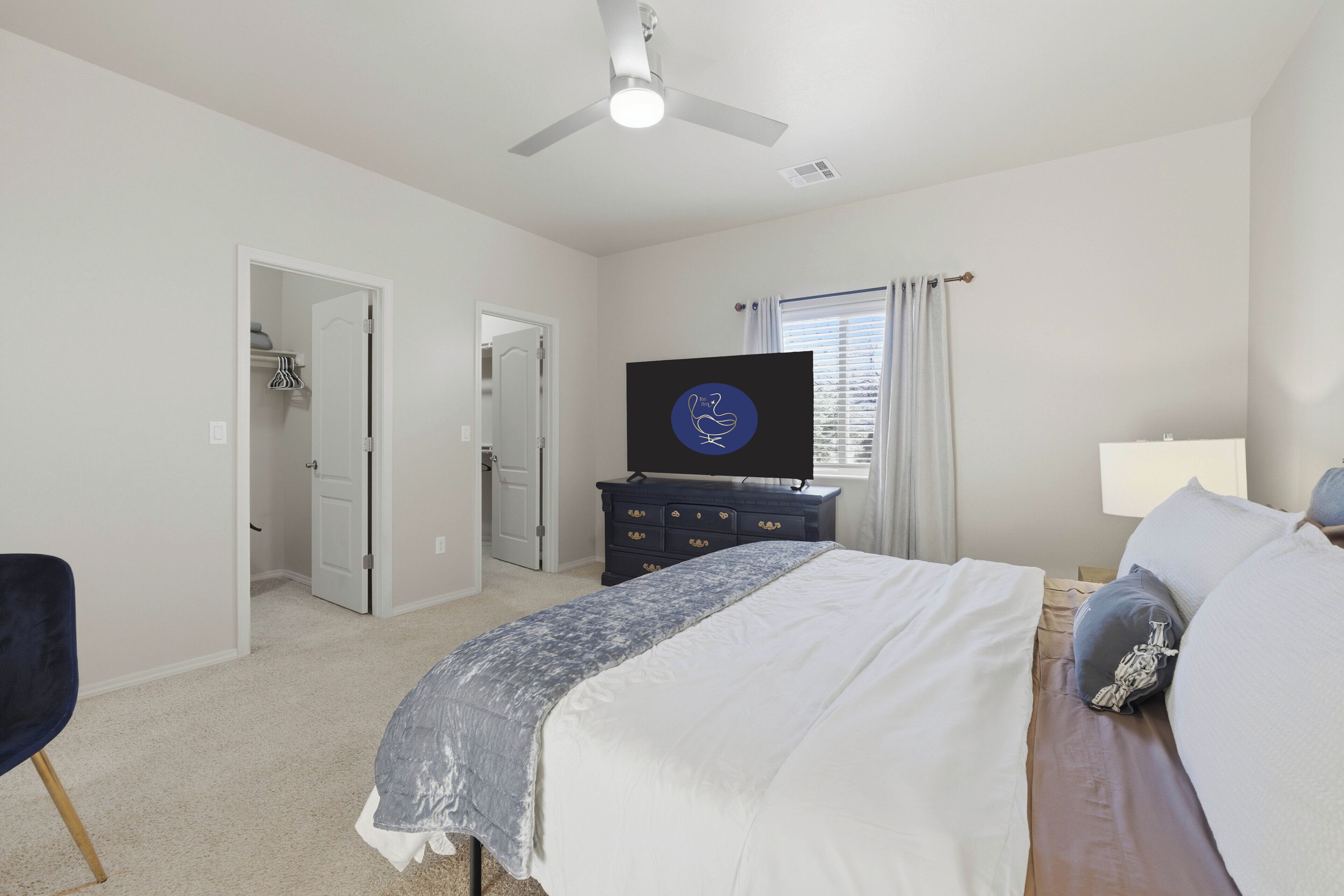 4 habitaciones, escritorio, tabla de planchar con plancha y wifi gratis 