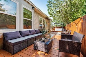 Terrace/patio - Perfect Home Base for Your Adventure-near Downtown and Uptown Dallas (Dallas)